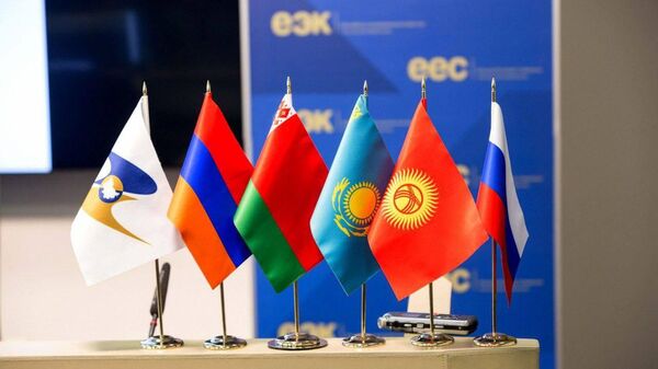 Флаги государств-членов Евразийского экономического союза (ЕАЭС)  - Sputnik Ўзбекистон
