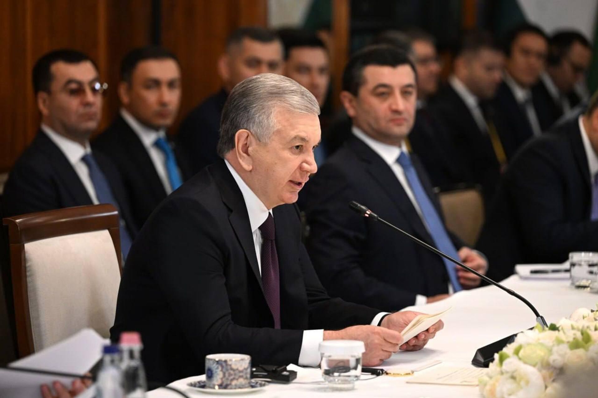 Программа официального визита Президента Республики Узбекистан Шавката Мирзиёева в Будапешт началась со встречи с главами крупнейших компаний и банков Венгрии. Программа официального визита Президента Республики Узбекистан Шавката Мирзиёева в Будапешт началась со встречи с главами крупнейших компаний и банков Венгрии. - Sputnik Ўзбекистон, 1920, 20.05.2025