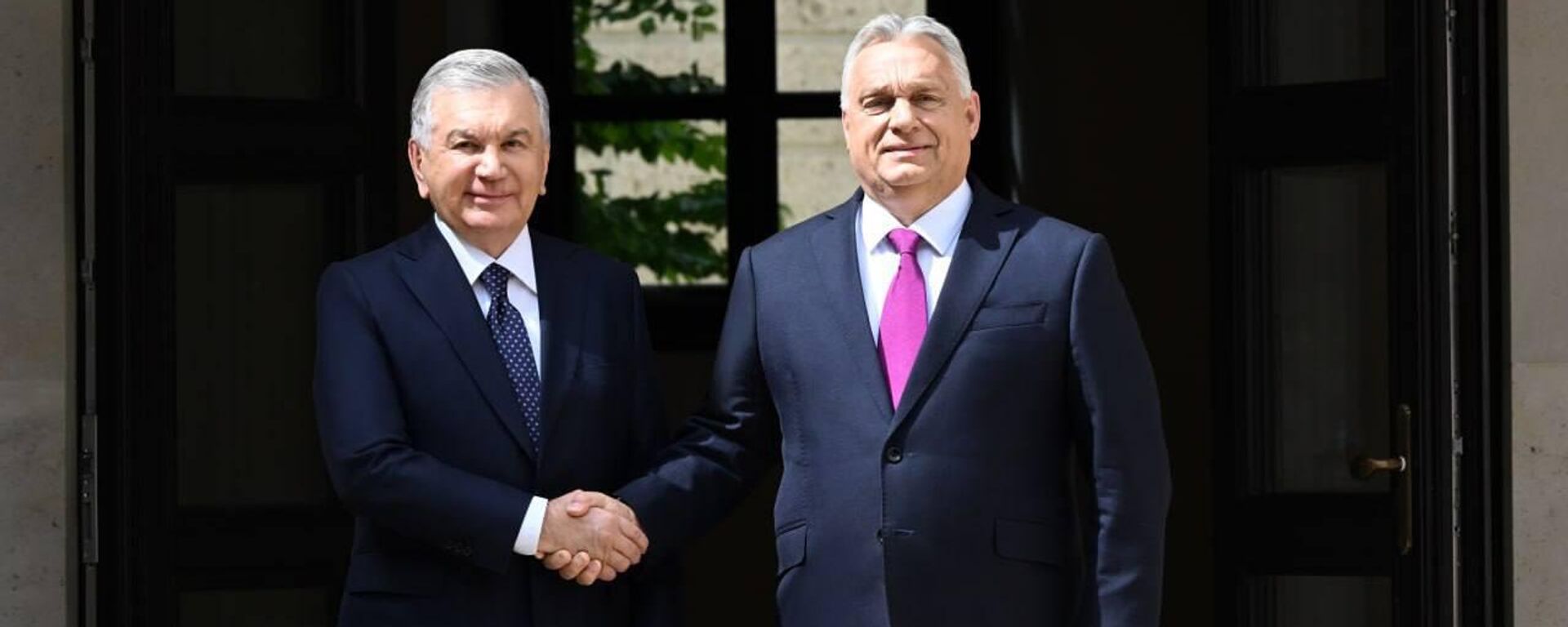 Во Дворце Кармелита состоялись переговоры Президента Республики Узбекистан Шавката Мирзиёева и Премьер-министра Венгрии Виктора Орбана в узком формате и с участием официальных делегаций. - Sputnik Узбекистан, 1920, 21.05.2025