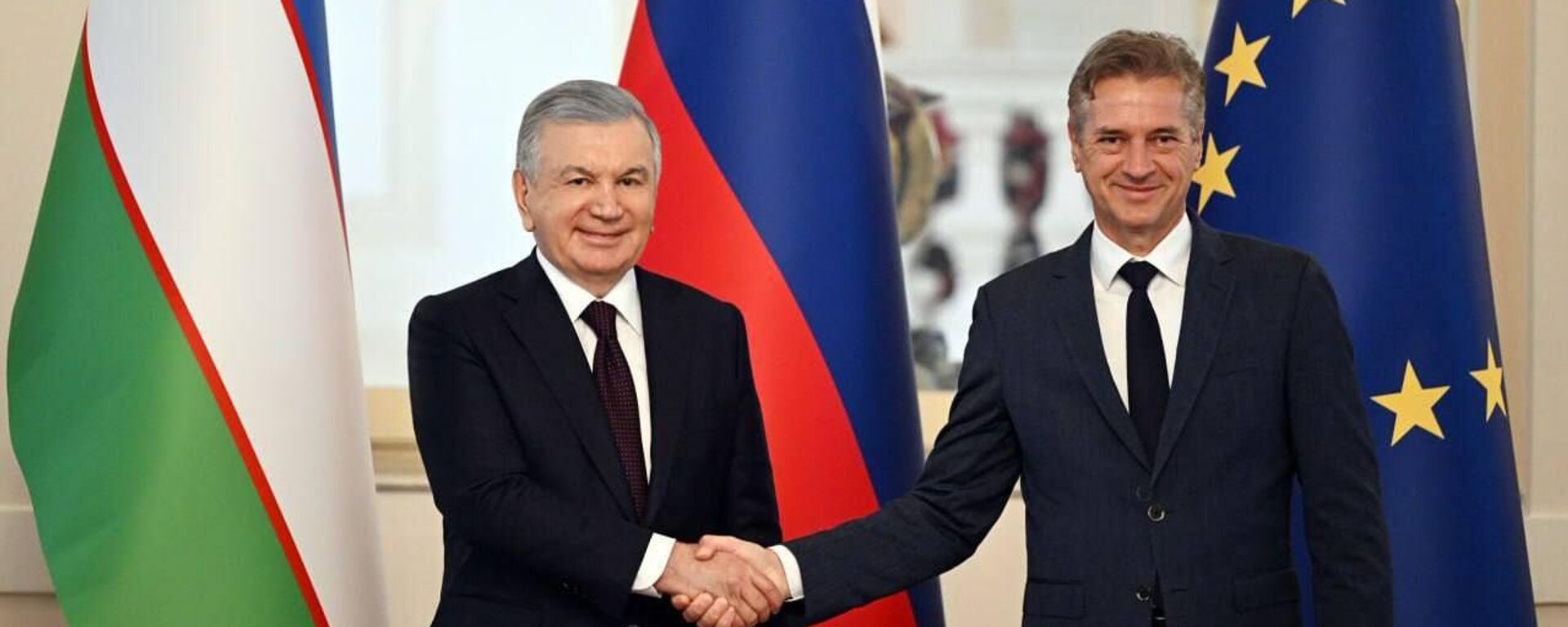Президент Республики Узбекистан Шавкат Мирзиёев и Премьер-министр Республики Словения Роберт Голоб подписали Совместное заявление - Sputnik Узбекистан, 1920, 23.05.2025
