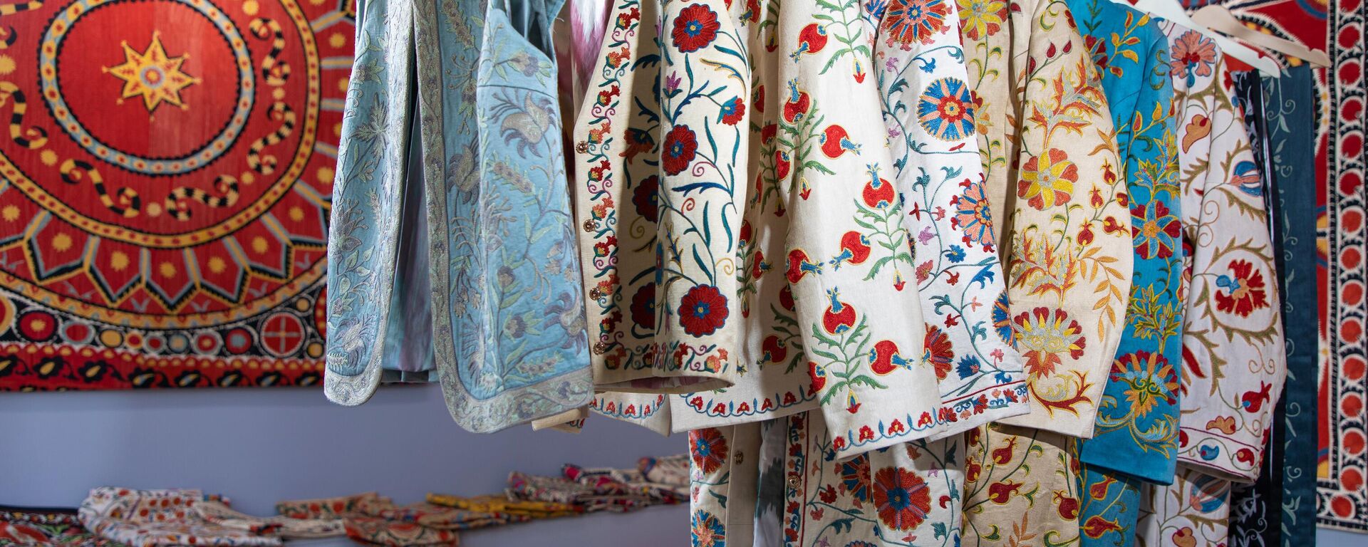 Vishivka ot Madini Kasimbayevoy - Sputnik O‘zbekiston, 1920, 26.05.2025