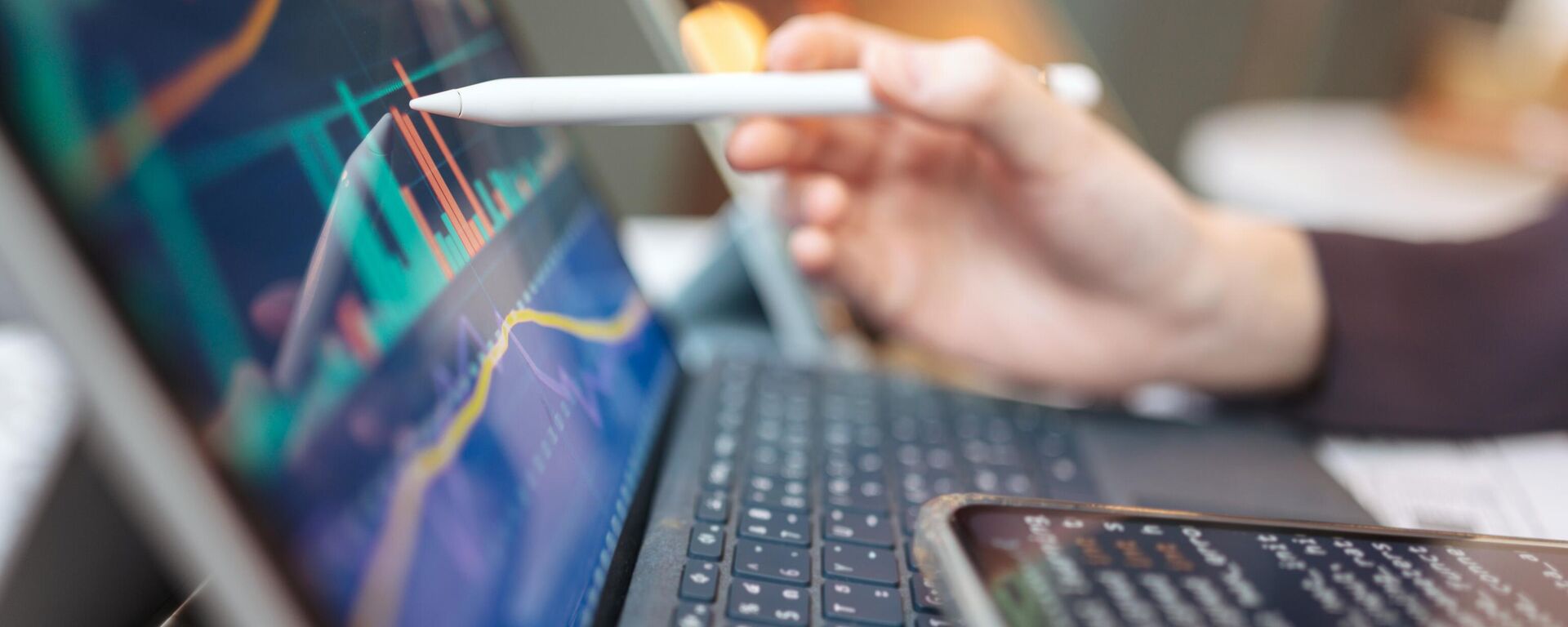 Экономический рост на графике - Sputnik Узбекистан, 1920, 15.09.2025