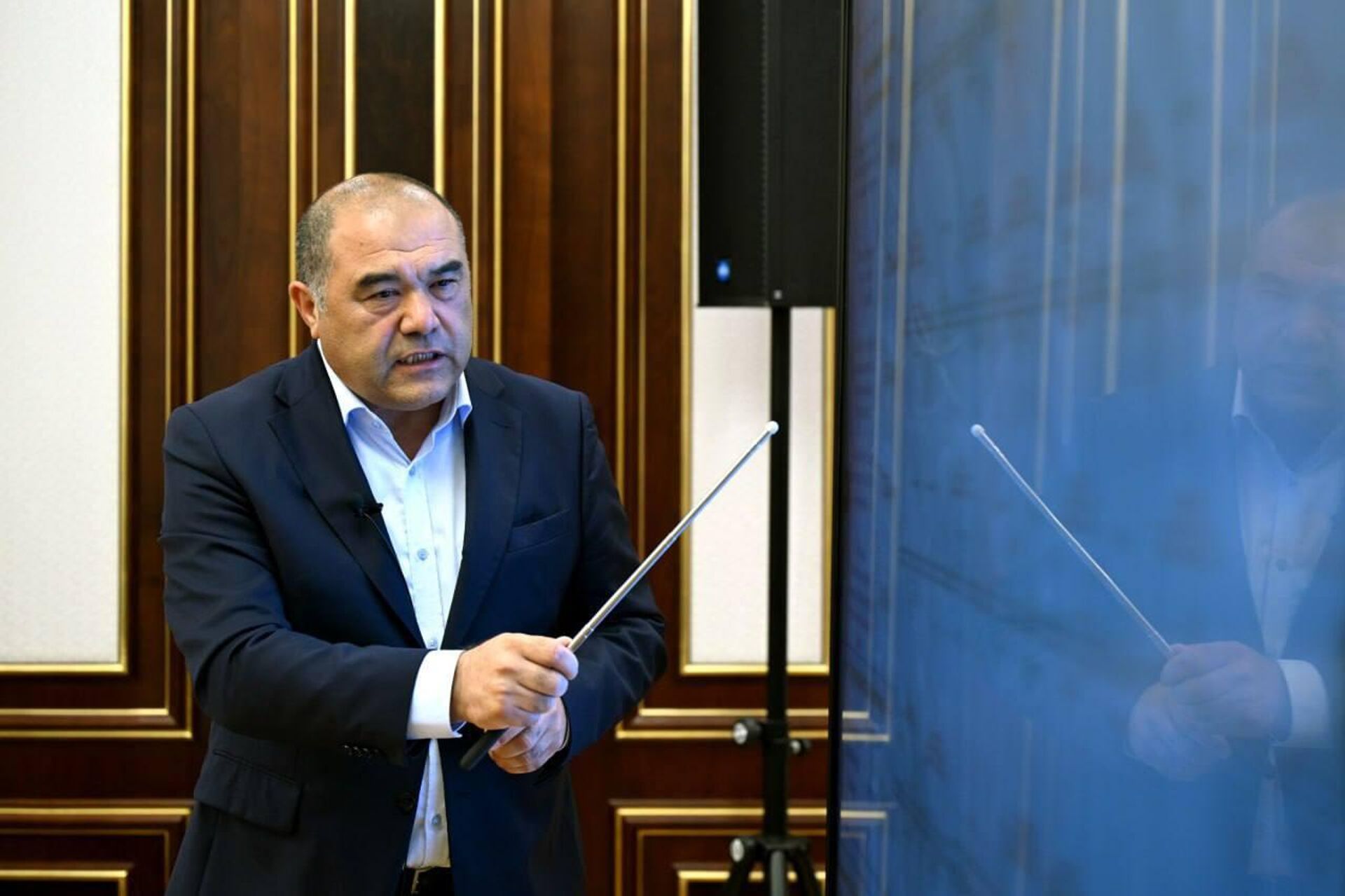 Президент Шавкат Мирзиёев ознакомился с презентацией о мерах по развитию железнодорожной отрасли. Президент Шавкат Мирзиёев ознакомился с презентацией о мерах по развитию железнодорожной отрасли. - Sputnik Ўзбекистон, 1920, 28.05.2025