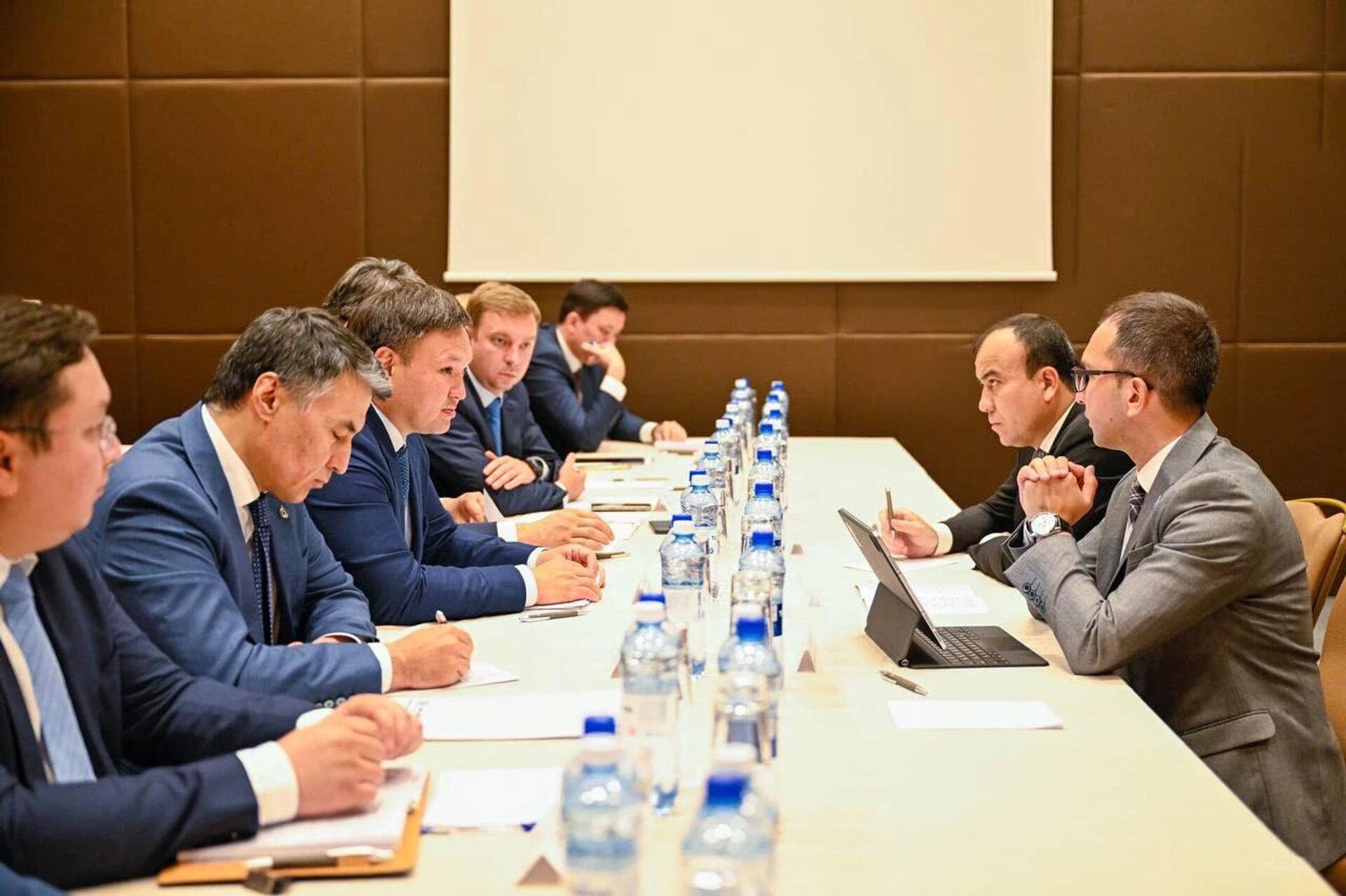 КазМунайГаз и Узбекнефтегаз расширяют сотрудничество КазМунайГаз и Узбекнефтегаз расширяют сотрудничество - Sputnik Узбекистан, 1920, 29.05.2025
