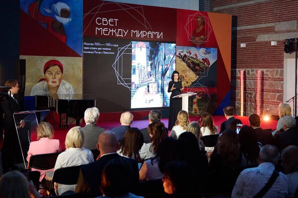В российском музее Новый Иерусалим открылась уникальная международная выставка Свет между мирами В российском музее Новый Иерусалим открылась уникальная международная выставка Свет между мирами - Sputnik Ўзбекистон