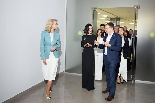 В российском музее Новый Иерусалим открылась уникальная международная выставка Свет между мирами В российском музее Новый Иерусалим открылась уникальная международная выставка Свет между мирами - Sputnik Ўзбекистон