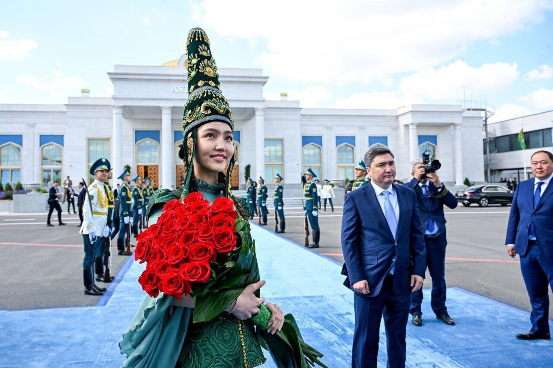 Президент Узбекистана прибыл в Астану
Президент Узбекистана прибыл в Астану
- Sputnik Узбекистан, 1920, 30.05.2025