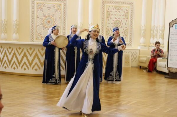 В Москве отметили 112-ю годовщину со дня рождения Мукаррам Тургунбаевой В Москве отметили 112-ю годовщину со дня рождения Мукаррам Тургунбаевой - Sputnik Ўзбекистон