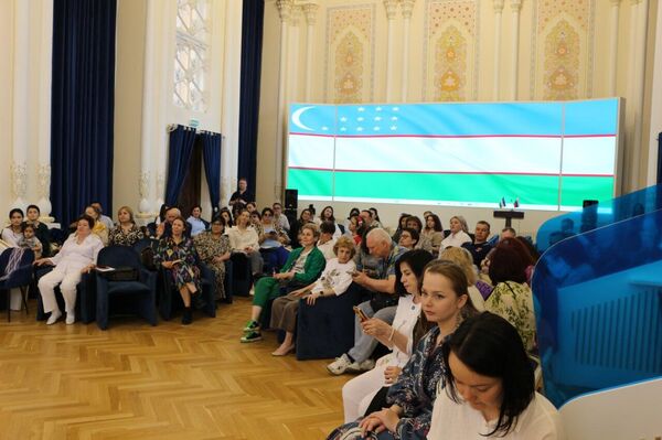 В Москве отметили 112-ю годовщину со дня рождения Мукаррам Тургунбаевой В Москве отметили 112-ю годовщину со дня рождения Мукаррам Тургунбаевой - Sputnik Ўзбекистон