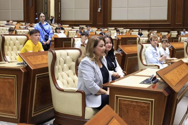 В Сенате с участием детей погибших защитников Родины состоялось праздничное мероприятие, посвящённое 1 июня –Международному дню защиты детей В Сенате с участием детей погибших защитников Родины состоялось праздничное мероприятие, посвящённое 1 июня –Международному дню защиты детей - Sputnik Ўзбекистон