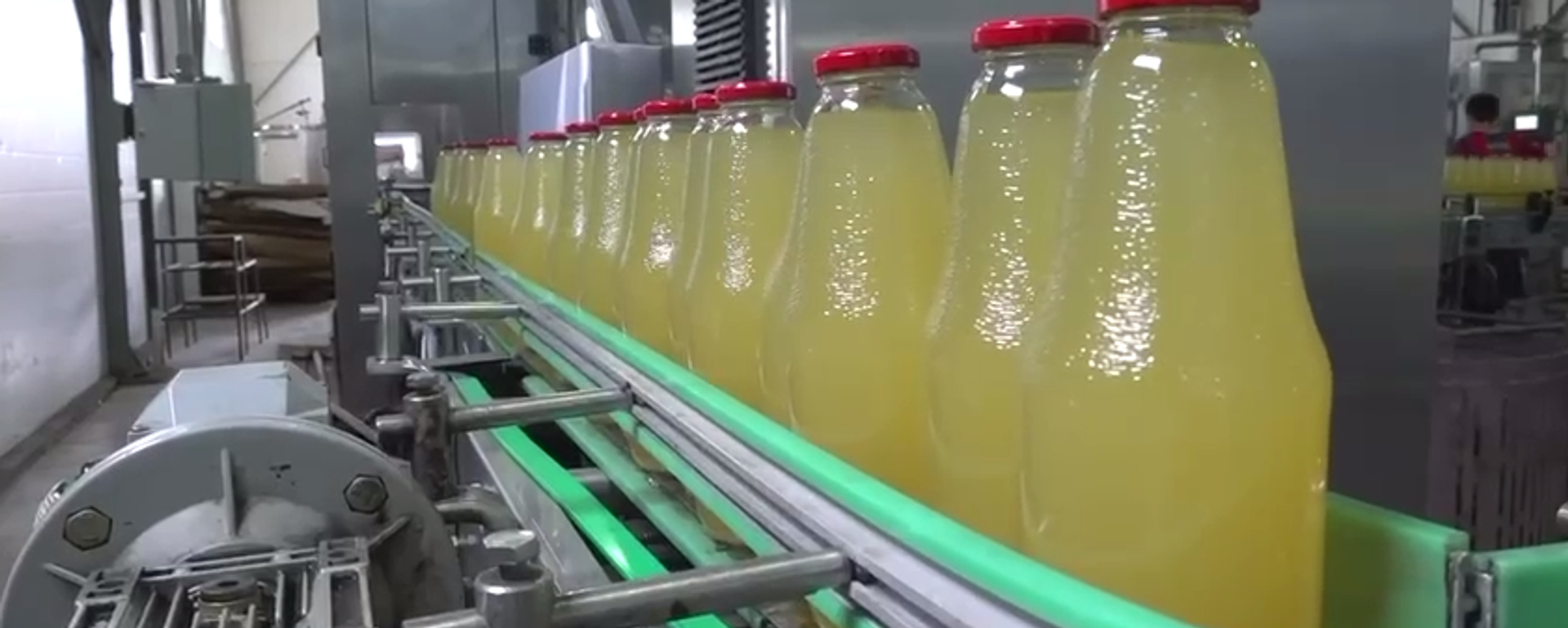 Производство соков  - Sputnik Узбекистан, 1920, 03.06.2025