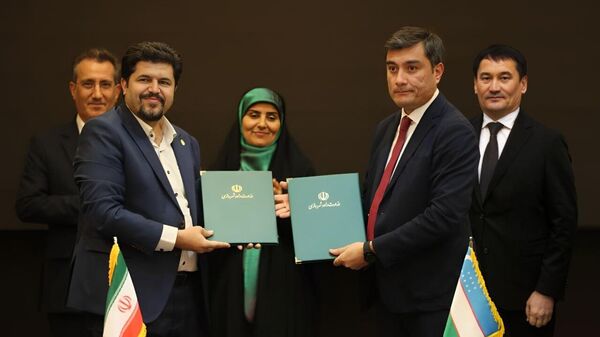 Подписан меморандум о взаимопонимании по развитию транзитного сотрудничества между Ираном и Узбекистаном - Sputnik Ўзбекистон