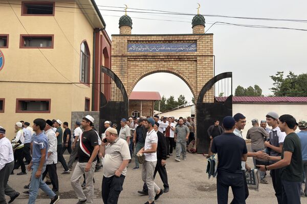 В мечетях Узбекистана состоялся праздничный намаз в честь Курбан хайита. В мечетях Узбекистана состоялся праздничный намаз в честь Курбан хайита. - Sputnik Узбекистан
