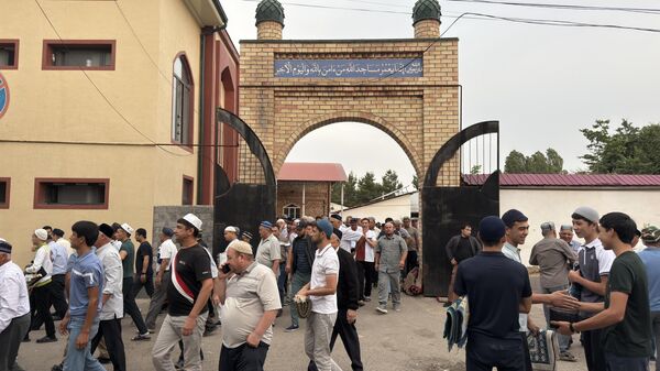  В мечетях Узбекистана состоялся праздничный намаз в честь Курбан хайита. - Sputnik Ўзбекистон