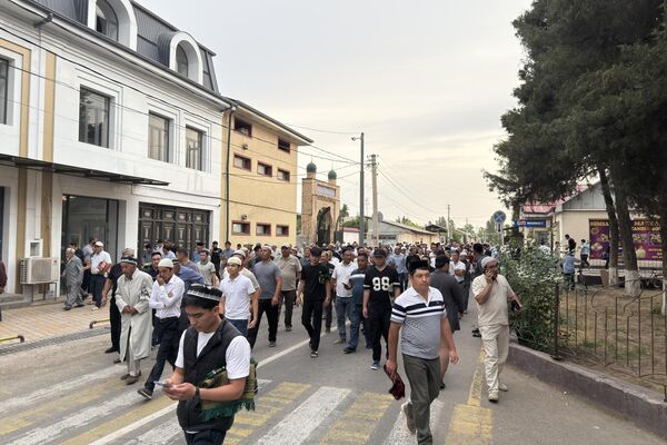 В мечетях Узбекистана состоялся праздничный намаз в честь Курбан хайита. В мечетях Узбекистана состоялся праздничный намаз в честь Курбан хайита. - Sputnik Узбекистан