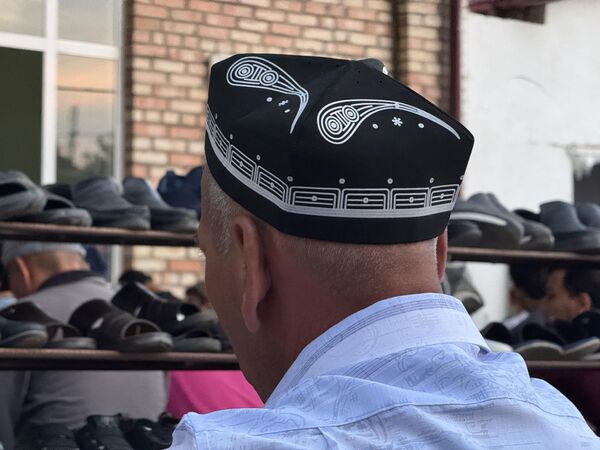 В мечетях Узбекистана состоялся праздничный намаз в честь Курбан хайита. В мечетях Узбекистана состоялся праздничный намаз в честь Курбан хайита. - Sputnik Ўзбекистон