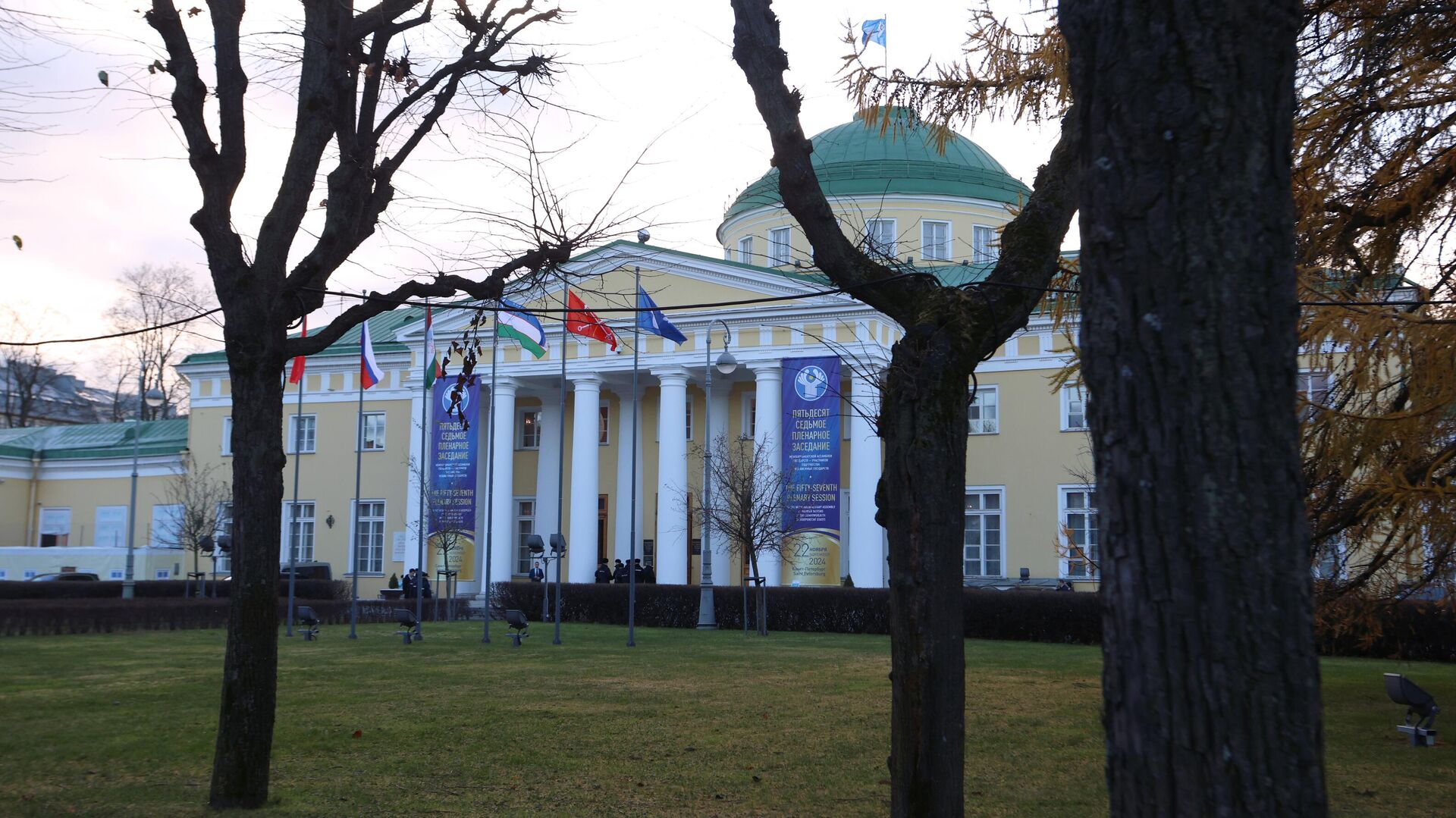 Пленарное заседание Межпарламентской Ассамблеи СНГ Пленарное заседание Межпарламентской Ассамблеи СНГ - Sputnik Ўзбекистон, 1920, 08.06.2025