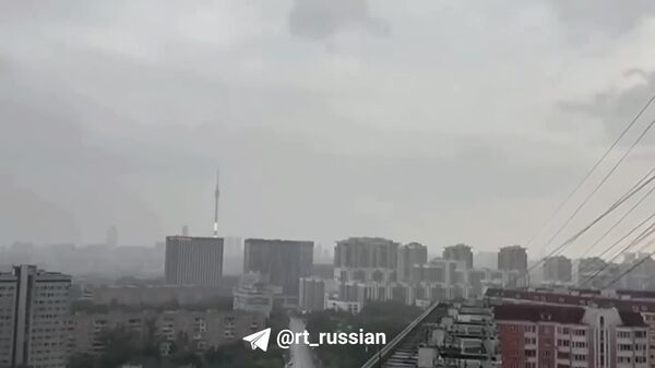 На Москву обрушилась сильная гроза - Sputnik Узбекистан