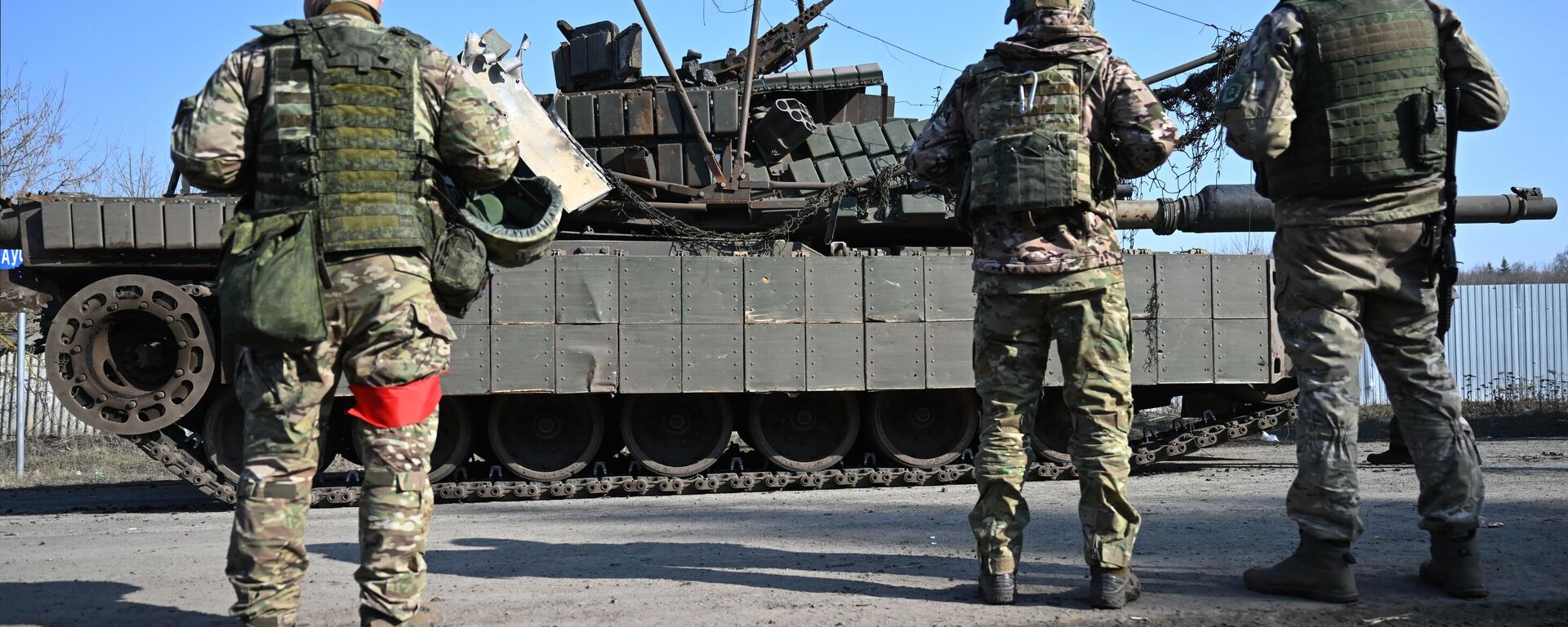 Подбитый танк Абрамс ВСУ, эвакуированный из-под Суджи - Sputnik Ўзбекистон, 1920, 26.03.2026