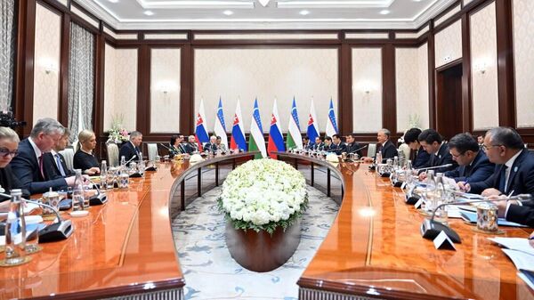 Состоялись переговоры президента Республики Узбекистан Шавката Мирзиёева и премьер-министра Словацкой Республики Роберта Фицо.
 - Sputnik Узбекистан
