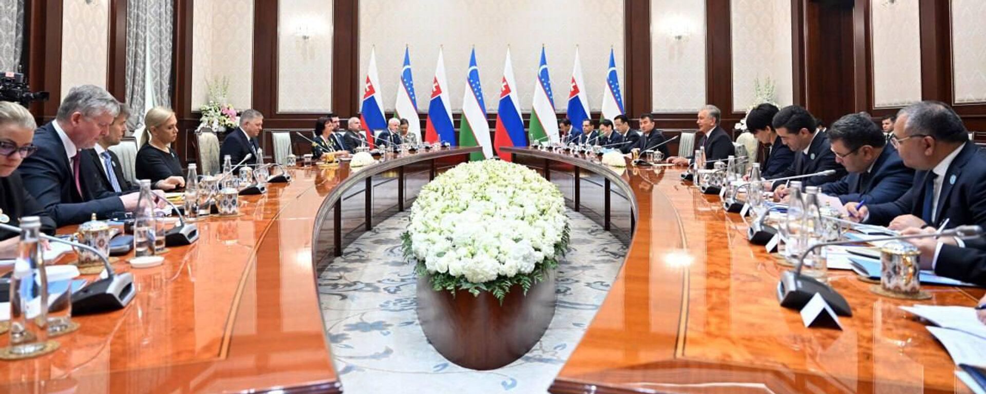 Состоялись переговоры президента Республики Узбекистан Шавката Мирзиёева и премьер-министра Словацкой Республики Роберта Фицо.
 - Sputnik Узбекистан, 1920, 09.06.2025