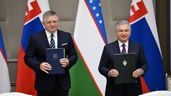 Президент Узбекистана Шавкат Мирзиёев и премьер-министр Словакии Роберт Фицо подписали Совместную декларацию об установлении отношений стратегического партнерства. - Sputnik Ўзбекистон