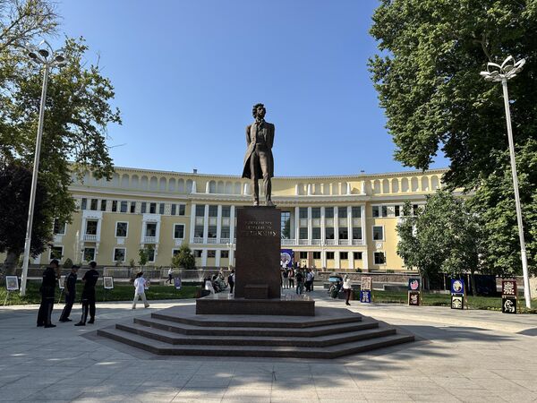 В Ташкенте прошел поэтический вечер, посвященный русскому поэту А.С. Пушкину.  - Sputnik Узбекистан