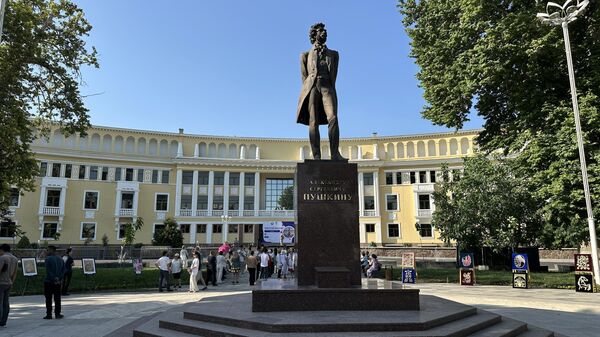 В Ташкенте прошел поэтический вечер, посвященный русскому поэту А.С. Пушкину.  - Sputnik Ўзбекистон
