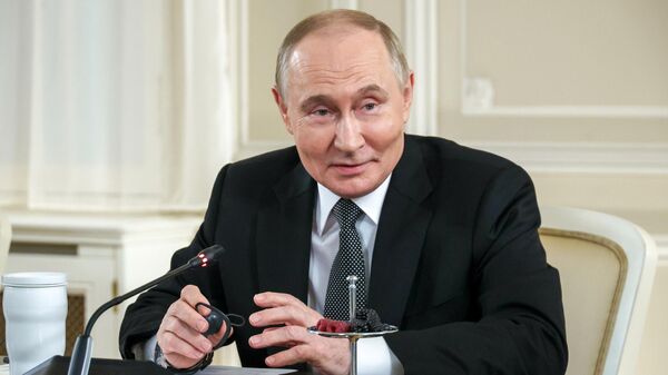 Президент Владимир Путин встретился с руководителями международных информационных агентств - Sputnik Ўзбекистон