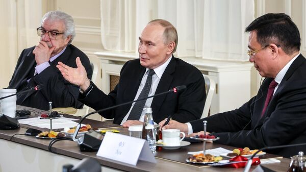 Президент Владимир Путин встретился с руководителями международных информационных агентств - Sputnik Узбекистан