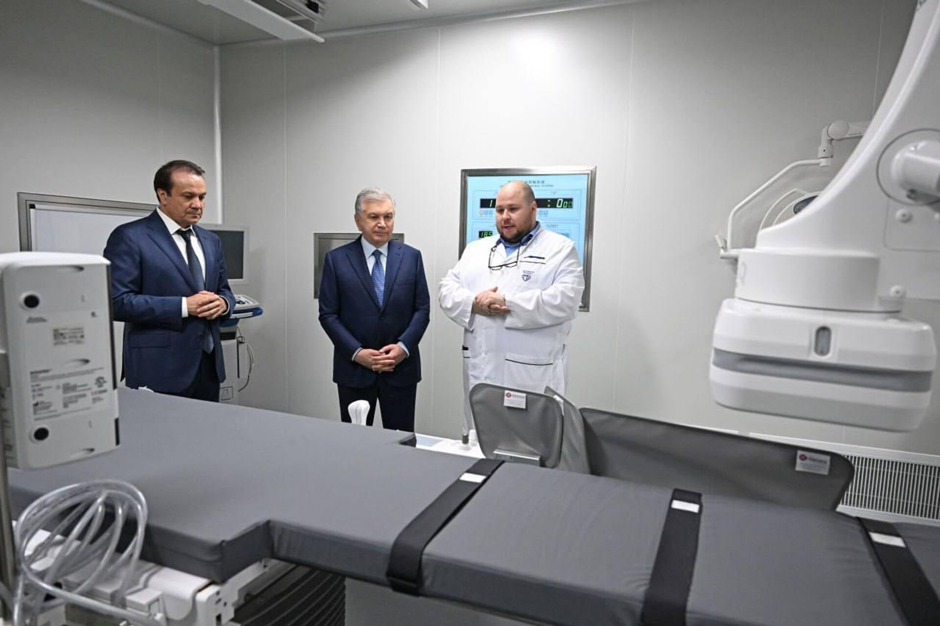 Президент Шавкат Мирзиёев ознакомился с деятельностью многопрофильного кардиологического центра в городе Шахрисабзе. Президент Шавкат Мирзиёев ознакомился с деятельностью многопрофильного кардиологического центра в городе Шахрисабзе. - Sputnik Ўзбекистон, 1920, 19.06.2025