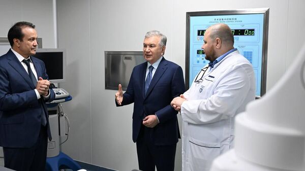Президент Шавкат Мирзиёев ознакомился с деятельностью многопрофильного кардиологического центра в городе Шахрисабзе. - Sputnik Узбекистан