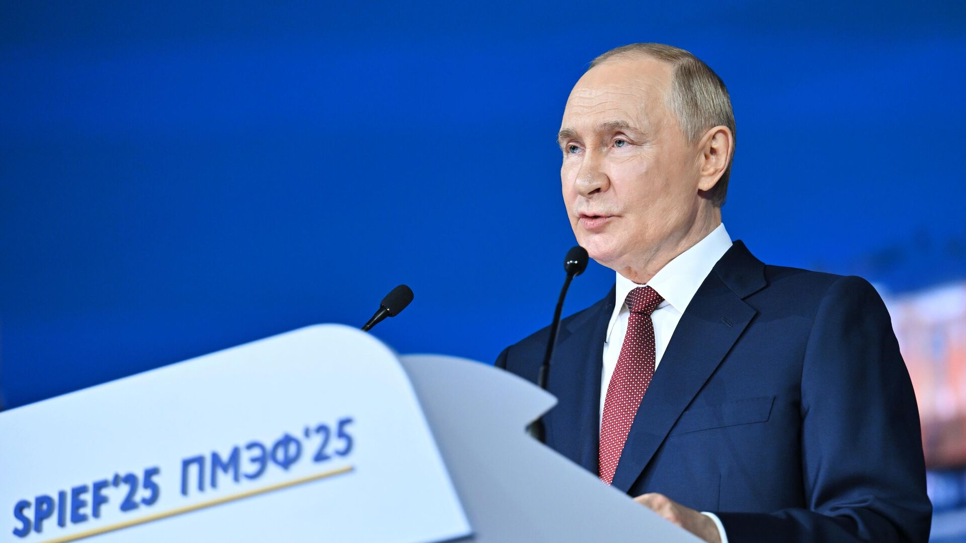 ПМЭФ-2025. Пленарное заседание ПМЭФ-2025. Пленарное заседание - Sputnik Ўзбекистон, 1920, 20.06.2025