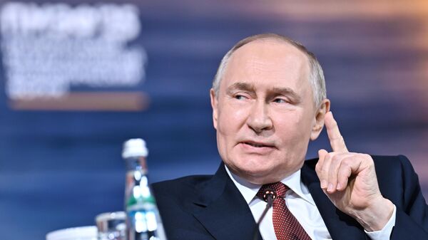 ПМЭФ-2025. Пленарное заседание - Sputnik Ўзбекистон