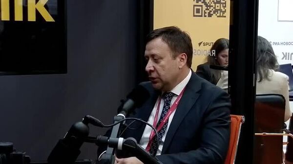 К нам в страну должны приезжать учиться не хитрые, а умные - Шевцов - Sputnik Узбекистан
