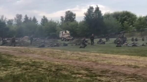 В Брестской крепости прошла военно-историческая реконструкция начала Великой Отечественной войны - Sputnik Узбекистан
