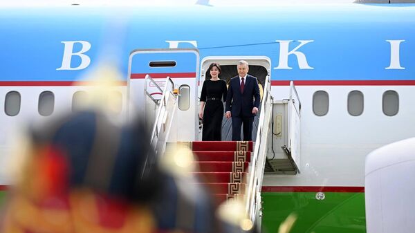 Шавкат Мирзиёев вместе с супругой прибыл с государственным визитом в эту страну. - Sputnik Ўзбекистон