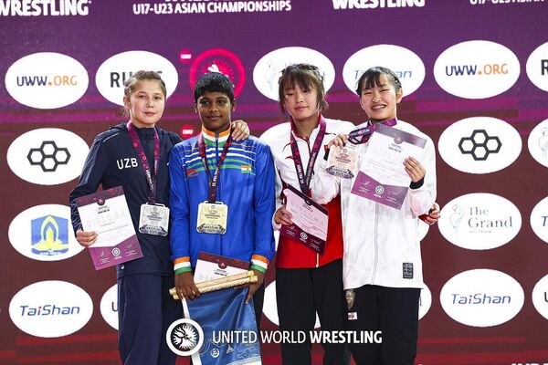 Во Вьетнаме продолжаются поединки чемпионата Азии по спортивной борьбе среди возрастной категории U17. Во Вьетнаме продолжаются поединки чемпионата Азии по спортивной борьбе среди возрастной категории U17. - Sputnik Узбекистан