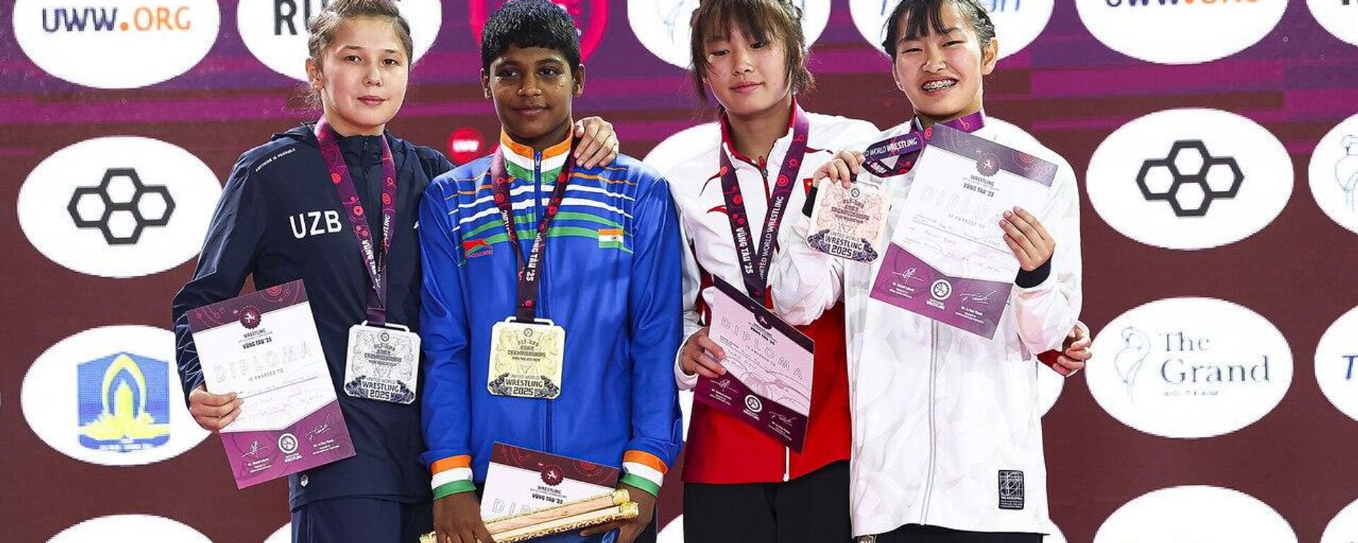 Во Вьетнаме продолжаются поединки чемпионата Азии по спортивной борьбе среди возрастной категории U17. - Sputnik Ўзбекистон, 1920, 25.06.2025