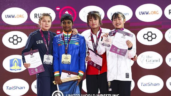 Во Вьетнаме продолжаются поединки чемпионата Азии по спортивной борьбе среди возрастной категории U17. - Sputnik Ўзбекистон