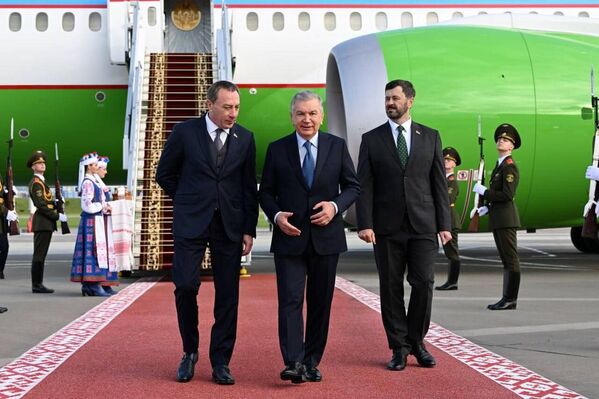 Президент Республики Узбекистан Шавкат Мирзиёев прибыл с рабочим визитом в Республику Беларусь. Президент Республики Узбекистан Шавкат Мирзиёев прибыл с рабочим визитом в Республику Беларусь. - Sputnik Ўзбекистон