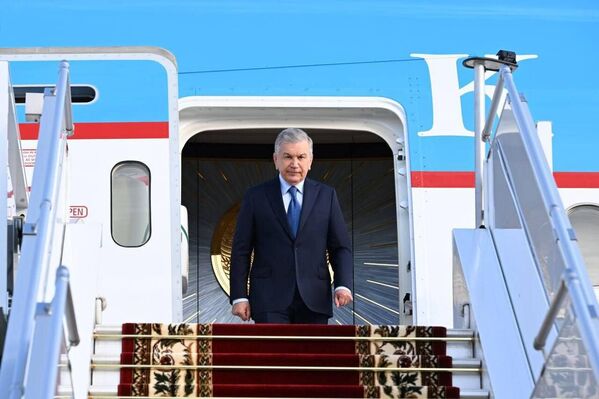 Президент Республики Узбекистан Шавкат Мирзиёев прибыл с рабочим визитом в Республику Беларусь. Президент Республики Узбекистан Шавкат Мирзиёев прибыл с рабочим визитом в Республику Беларусь. - Sputnik Ўзбекистон