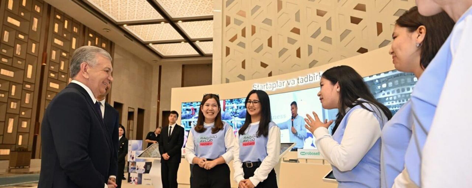 Шавкат Мирзиёев ознакомился с проектами молодых инноваторов Узбекистана - Sputnik Ўзбекистон, 1920, 10.04.2026