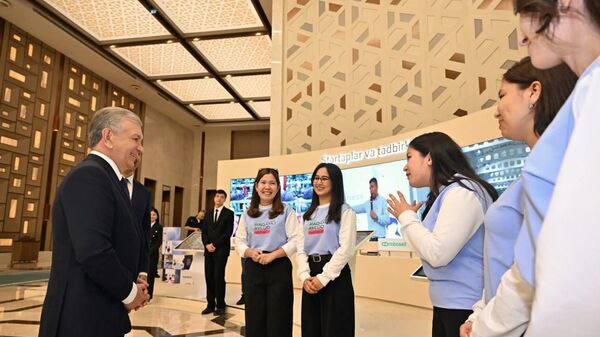 Шавкат Мирзиёев ознакомился с проектами молодых инноваторов Узбекистана - Sputnik Ўзбекистон