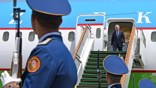 Шавкат Мирзиёев по приглашению Президента Азербайджанской Республики Ильхама Алиева прибыл в город Баку с государственным визитом. - Sputnik Ўзбекистон