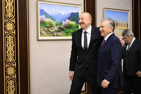 Президенты торжественно открыли новое здание посольства Узбекистана в Азербайджане Президенты торжественно открыли новое здание посольства Узбекистана в Азербайджане - Sputnik Узбекистан