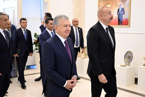 Президенты торжественно открыли новое здание посольства Узбекистана в Азербайджане Президенты торжественно открыли новое здание посольства Узбекистана в Азербайджане - Sputnik Ўзбекистон