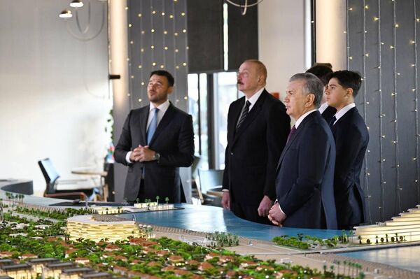 Президент Узбекистана ознакомился с деятельностью курортного комплекса “Sea Breeze” Президент Узбекистана ознакомился с деятельностью курортного комплекса “Sea Breeze” - Sputnik Ўзбекистон