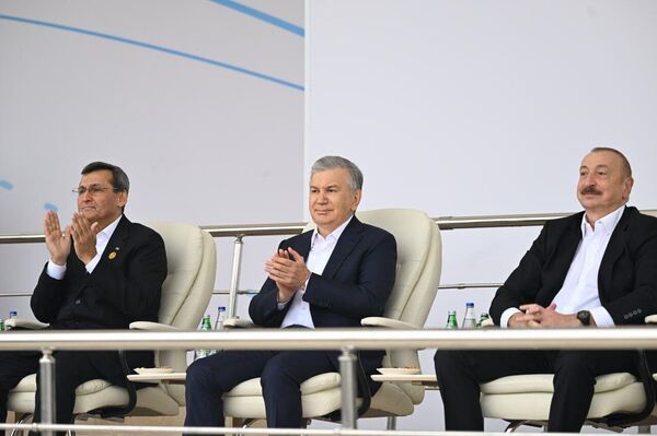 Президент Узбекистана принял участие в культурных мероприятиях саммита ОЭС Президент Узбекистана принял участие в культурных мероприятиях саммита ОЭС - Sputnik Ўзбекистон