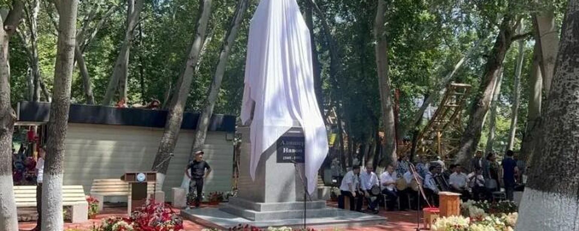 V Oshe uvekovechili pamat velikogo poeta Alishera Navoi - Sputnik O‘zbekiston, 1920, 05.07.2025